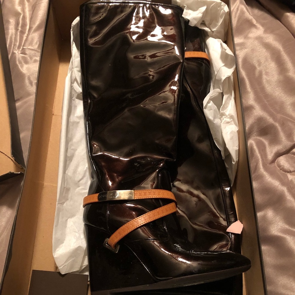Louis Vuitton patent leather wedge knee boots - Picture 4 of 6